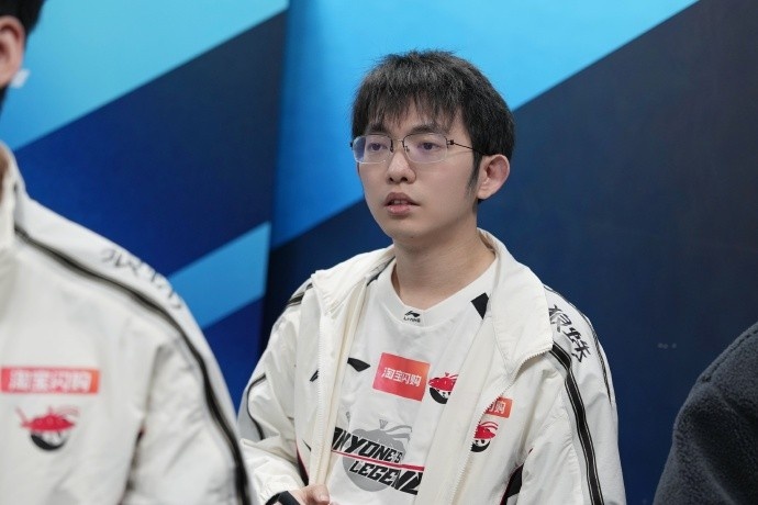 AL发布战胜WBG赛后返图：步履生风