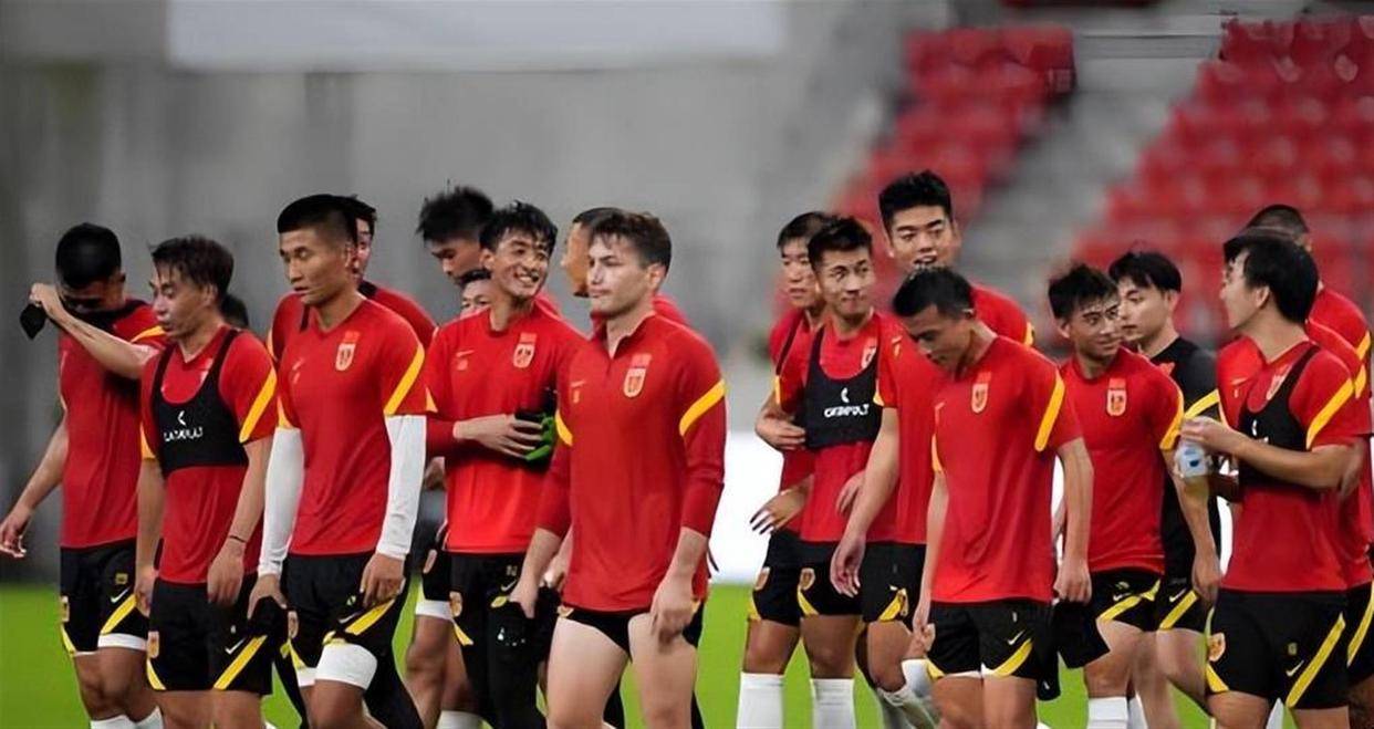 重大实锤！法兰克福扎堆官宣，5大国脚齐聚德甲，这次真的稳了