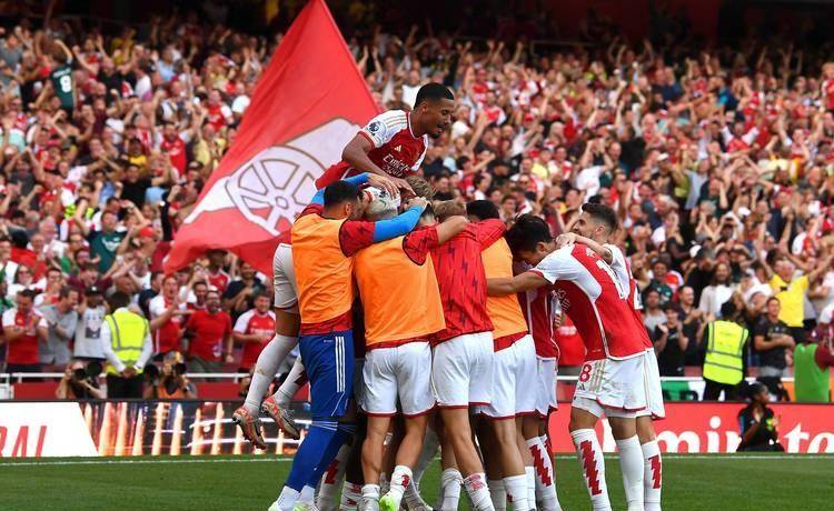 曼城大胜施压，阿森纳15天5战若不弃杯赛恐四大皆空