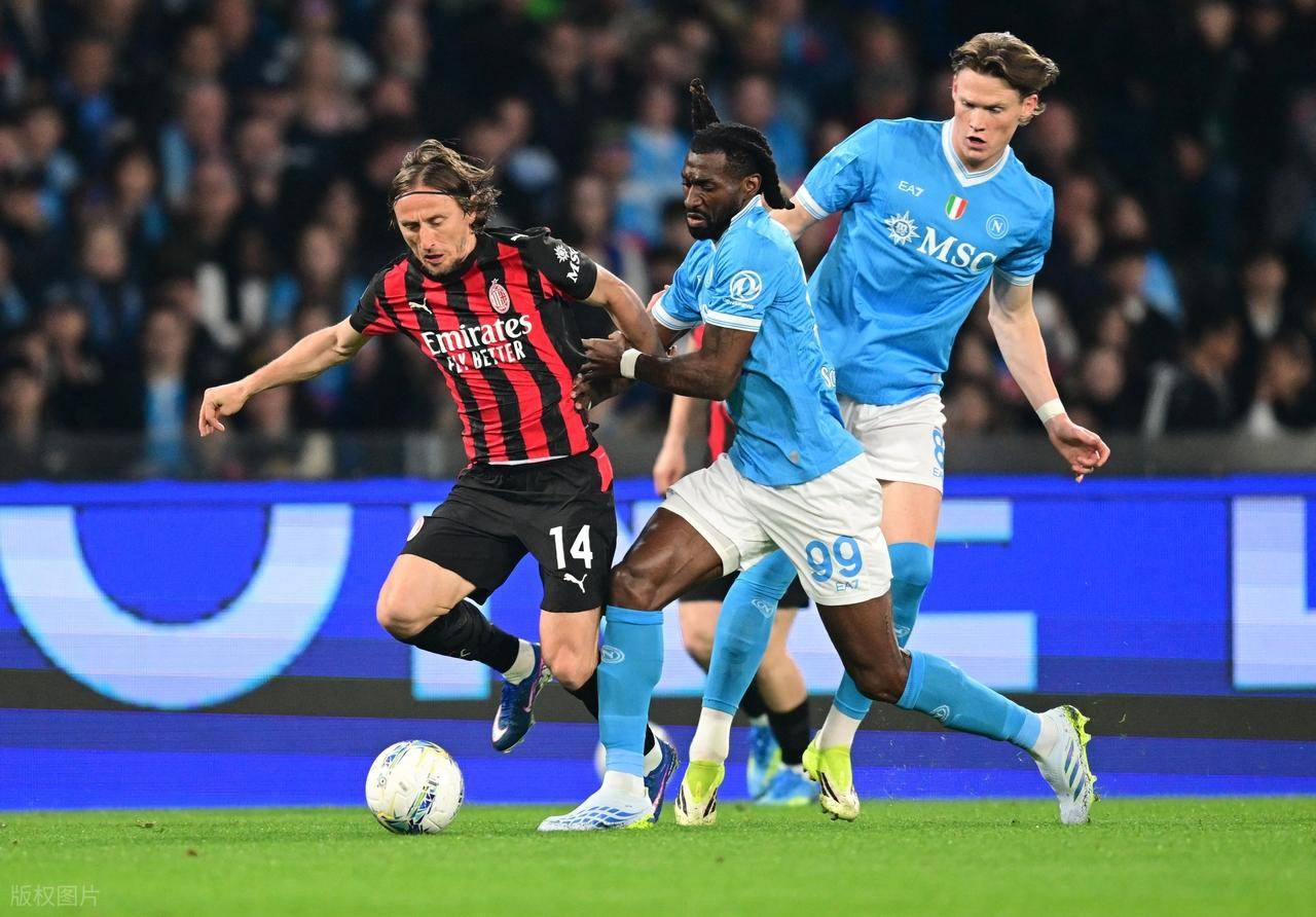 1-0击败AC米兰，那不勒斯豪取5连胜升至第2，波利塔诺一剑封喉