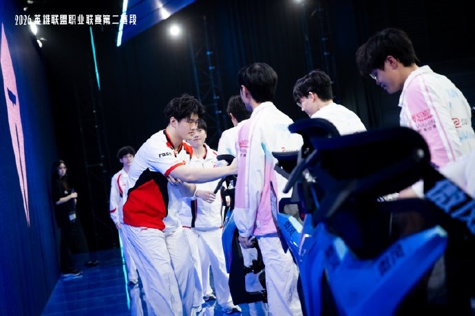 LPL发布BLG赛后返图：初心如磐 笃行致远 期待下一场比赛精彩表现